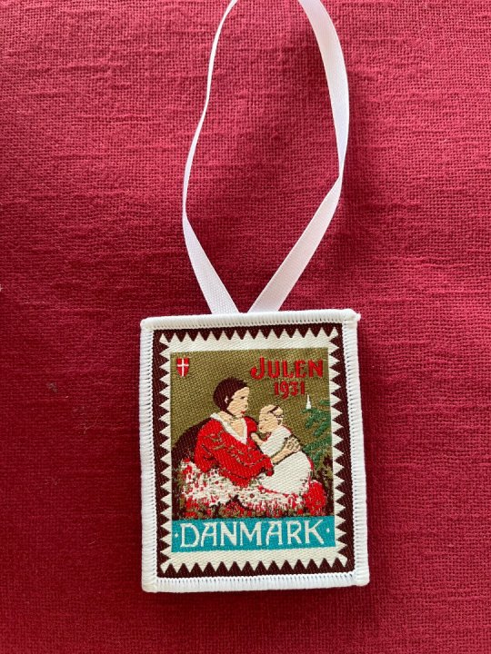 Julepynt af gl. ærmemærker