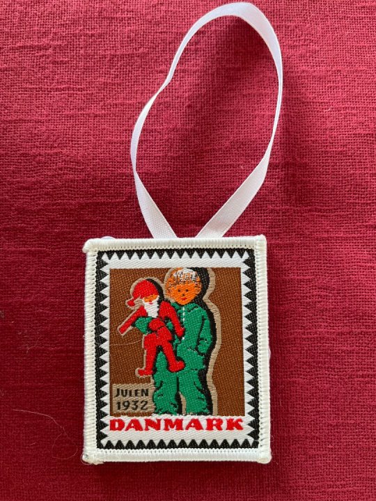 Julepynt af gl. ærmemærker
