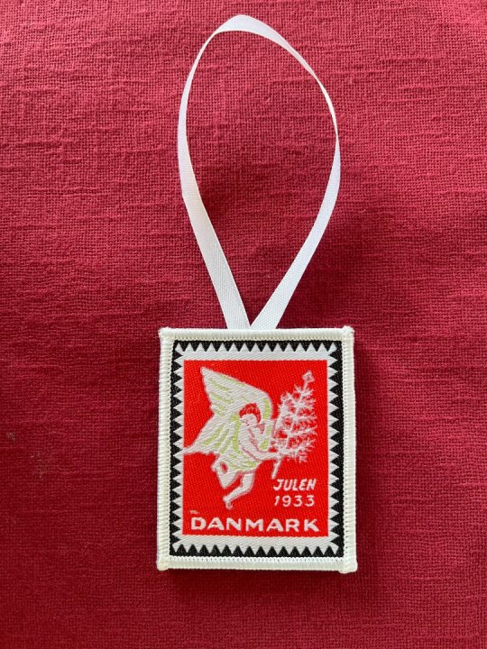 Julepynt af gl. ærmemærker