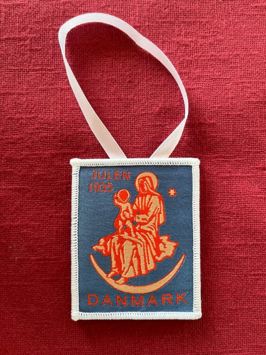 Julepynt af gl. ærmemærker