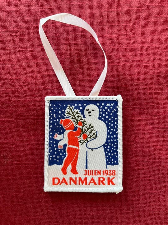 Julepynt af gl. ærmemærker